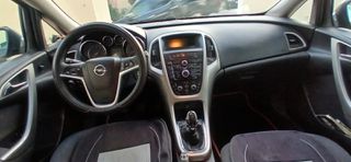 Opel Astra 2012 1400-thumb-11