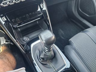 Peugeot 2008 2021 GT 1.2 PURETECH 131 HP-thumb-90