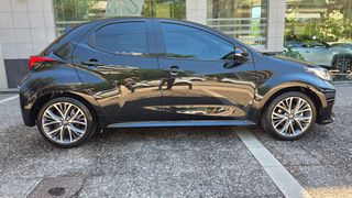 Toyota Yaris 2024 1.5-130ps-chic-hybrid-auto!!-thumb-8