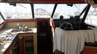Bayliner 1982 3250 CONQUEST FLY BRIDGE-thumb-12