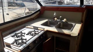 Bayliner 1982 3250 CONQUEST FLY BRIDGE-thumb-18
