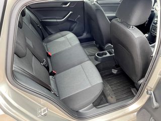 Skoda Rapid 2016-thumb-13