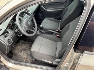Skoda Rapid 2016-thumb-15