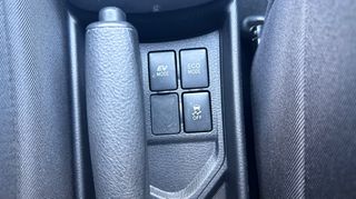 Toyota Yaris 2017 1500cc HYBRID ACTIVE PLUS 100HP-thumb-32