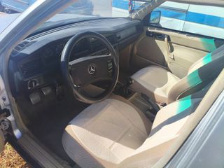 Mercedes-Benz 190 1995 E190-thumb-2