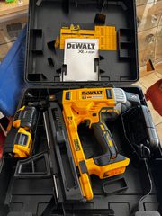 Πωλείται επαγγελματικό καρφωτικό DeWalt σε άριστη κατάσταση