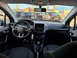 Peugeot 208 2017-thumb-7