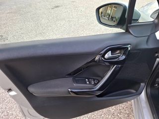 Peugeot 208 2017-thumb-9