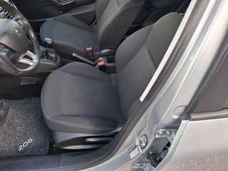 Peugeot 208 2017-thumb-10