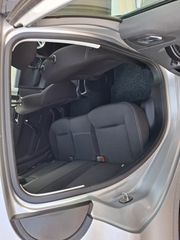 Peugeot 208 2017-thumb-11