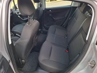 Peugeot 208 2017-thumb-12