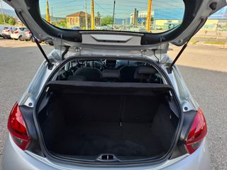 Peugeot 208 2017-thumb-13