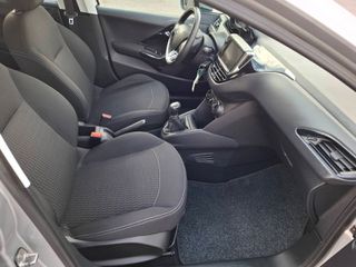 Peugeot 208 2017-thumb-14