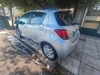 Toyota Yaris 2016-thumb-3