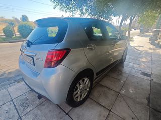 Toyota Yaris 2016-thumb-5