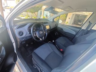Toyota Yaris 2016-thumb-11
