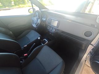 Toyota Yaris 2016-thumb-14