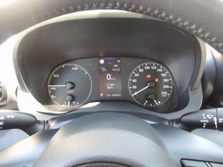 Toyota Yaris 2025 ACTIVE PLUS-thumb-12