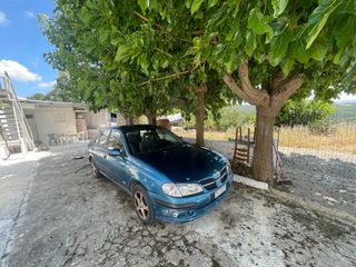 Nissan Almera 2001