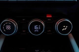 Renault Captur 2020 1.6 E-Tech Plug-In Hybrid 160hp Intens *Panorama*-thumb-41
