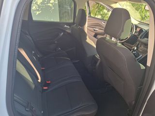 Ford Kuga 2019-thumb-7