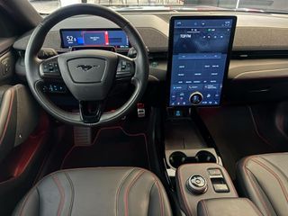 Ford Mustang Mach-E 2023 AWD / PANORAMA / 351 hp-thumb-8
