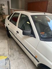 Ford Escort 1992 Ghia-thumb-3
