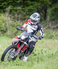 Rieju MR 125 Pro 2026 ENDURO 125 cc-ΟΔΗΓΗΤΕ ΜΕ ΑΔΕΙΑ ΑΥΤΟΚΙΝΗΤΟΥ+ΑΔΕΙΑ ΚΥΚΛΟΦΟΡΙΑΣ-thumb-3