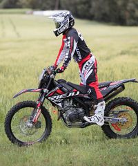 Rieju MR 125 Pro 2026 ENDURO 125 cc-ΟΔΗΓΗΤΕ ΜΕ ΑΔΕΙΑ ΑΥΤΟΚΙΝΗΤΟΥ+ΑΔΕΙΑ ΚΥΚΛΟΦΟΡΙΑΣ-thumb-8
