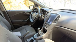 Opel Astra 2015-thumb-16