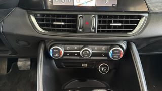 Alfa Romeo Giulia 2021 Lusso jtd Leather Navi / 6 Χρόνια Δωρεάν Service-thumb-31