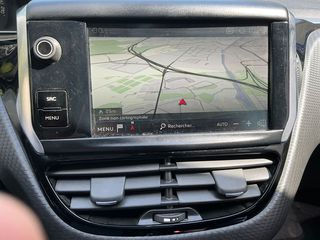 Peugeot 208 2019 1.2 PURETECH 82 SIGNATURE !!-thumb-12