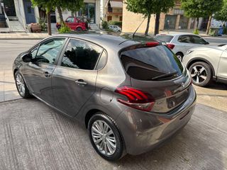 Peugeot 208 2019 1.2 PURETECH 82 SIGNATURE !!-thumb-3