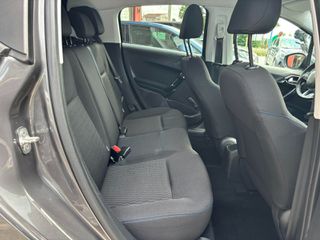 Peugeot 208 2019 1.2 PURETECH 82 SIGNATURE !!-thumb-9