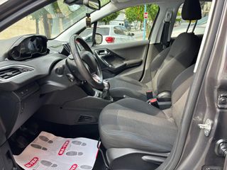 Peugeot 208 2019 1.2 PURETECH 82 SIGNATURE !!-thumb-7