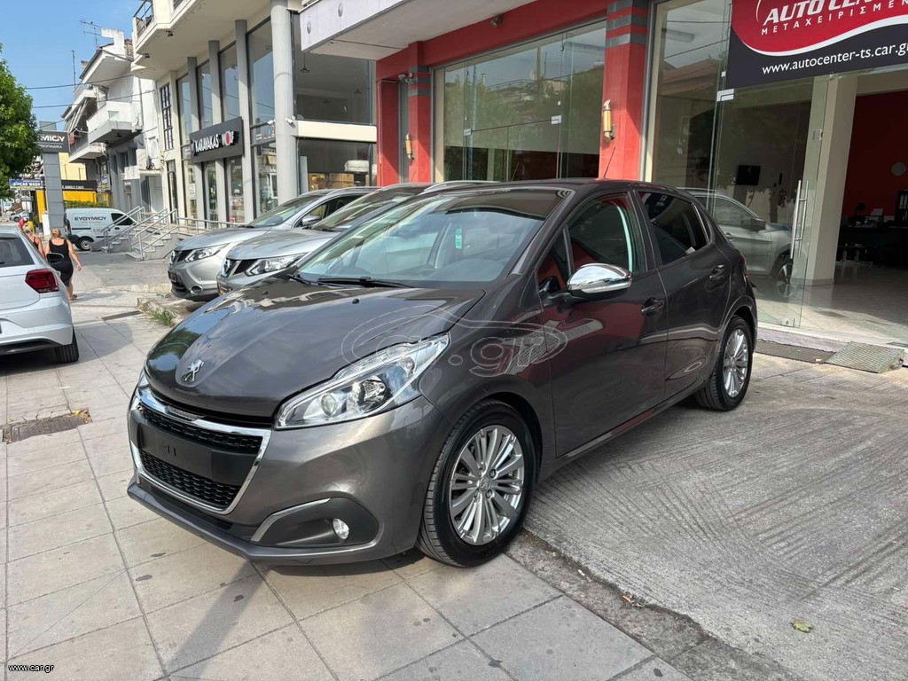 Peugeot 208 2019 1.2 PURETECH 82 SIGNATURE !!