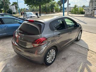 Peugeot 208 2019 1.2 PURETECH 82 SIGNATURE !!-thumb-5