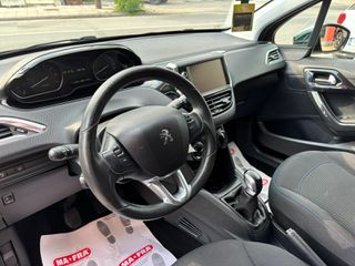 Peugeot 208 2019 1.2 PURETECH 82 SIGNATURE !!-thumb-6