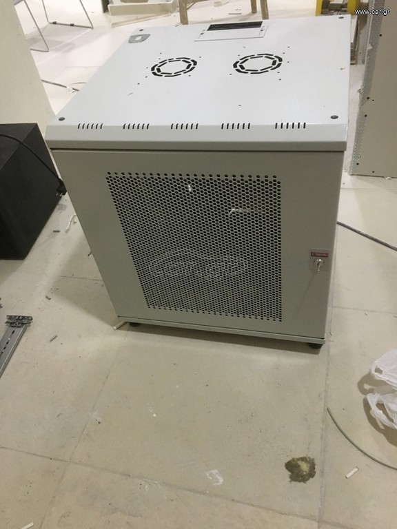 ΚΑΜΠΙΝΑ RACK SERVER