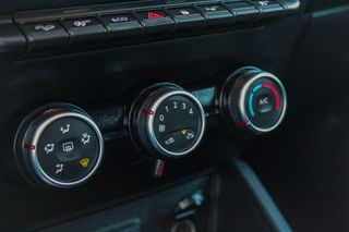 Dacia Duster 2022 4Χ4 | Ελληνικό | Πλήρες Βιβλιο | Sportive-thumb-30