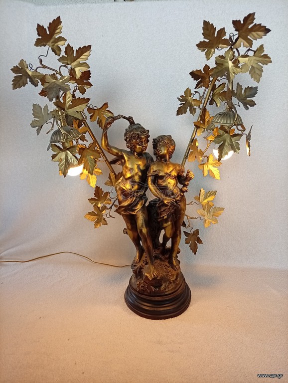 Auguste Moreau vineyard couple lamp