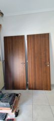 Δύο (2) Εσωτερικές Πόρτες Laminate Καρυδιά (Πορτόφυλλα) 83×210