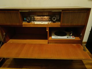 Έπιπλο Στέρεο Grundig με ραδιοενισχυτή και πικάπ