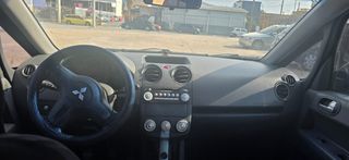Mitsubishi Colt 2006-thumb-8