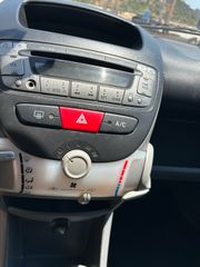 Peugeot 107 2008 Peugeot 107 1.0 68hp-thumb-9