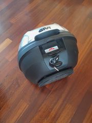 ΒΑΛΙΤΣΑ GIVI 30LT-thumb-2