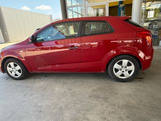 Kia Ceed / cee'd 2010-thumb-2