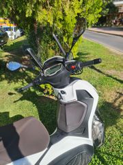 Piaggio Beverly 300i 2023 HPE-thumb-3
