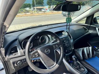 Opel Astra 2013-thumb-5