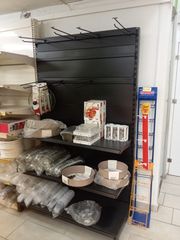 Ράφια σούπερ μάρκετ μαύρα με μπράτσα